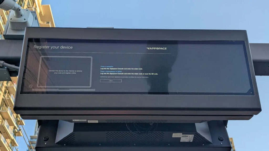 Bei schwarzen Screens denken vielen gleich an den Austausch der Hardware (Foto: invidis)