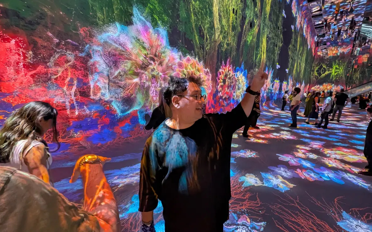 Refik Anadol bei der Eröffnung von Dataland (Foto: invidis)