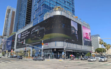DooH-Kampagne von Kia auf dem Moxy-Screen in Los Angeles (Foto: invidis)