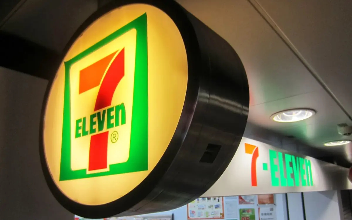 Ein 7-Eleven-Store von außen (Foto: invidis)
