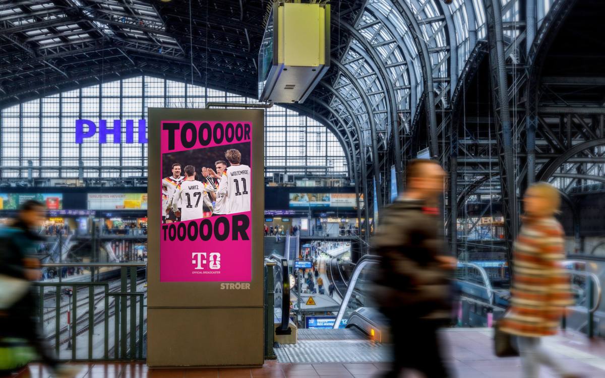 Der Toralarm mit Clips auf DooH-Screens von Ströer kehrt zur Fußball-WM zurück. (Foto: Deutsche Telekom)