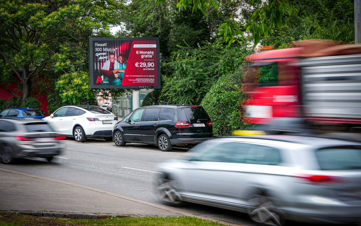 Die Premium Screens sind an Verkehrsknotenpunkten in Wien platziert (Foto: gewista)