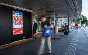 Auf den DooH-Screen vons Popp Vision läuft der Live-Countdown zum nächsten WM-Spiel Österreichs. (Foto: Popp Vision)