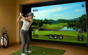 Optoma bringt neue Projektoren-Modelle für Golf-Simulationen. (Foto: Optoma)