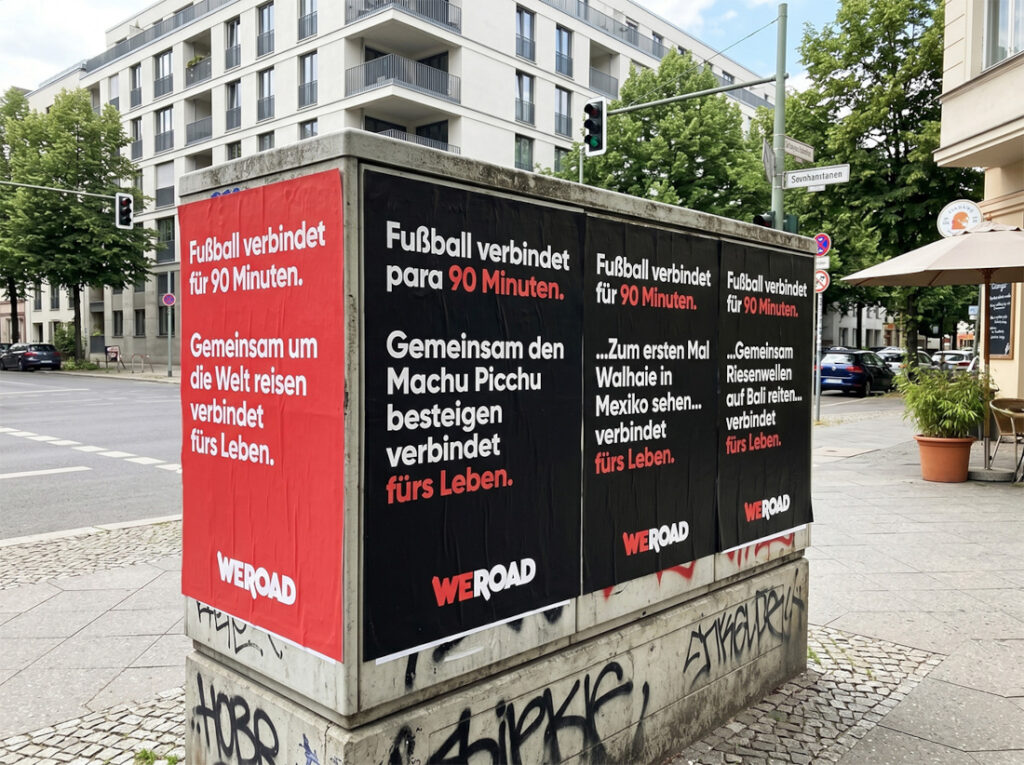 2.000 A1-Poster wie dieses werden in einigen Berliner Vierteln verteilt. (Foto: WeRoad)