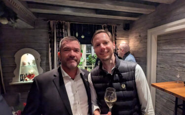Executive Lounge Munich 2025 (von links): Frank Larsen, Navori Labs/Signagelive, und Matthias Ick, Maguar Capital (Foto: invidis)