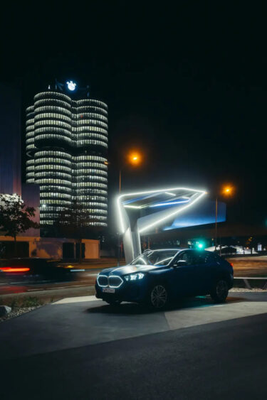 Design der Ladeparks in München vor der BMW-Welt (Foto: Designworks)