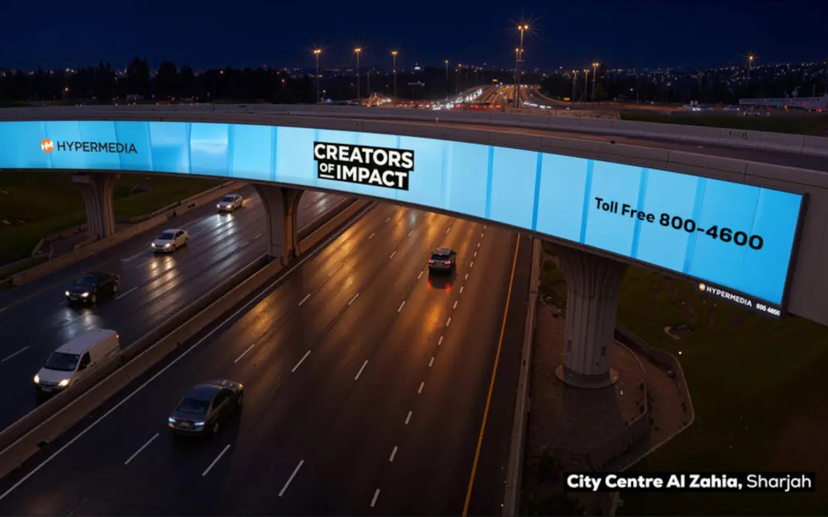 Die neue Hypermedia-Brücke am City Centre Al Zahia in Sharjah erfasst den Verkehr auf einer der meistbefahrenen Strecken zwischen Dubai und Sharjah. (Foto: Hypermedia)