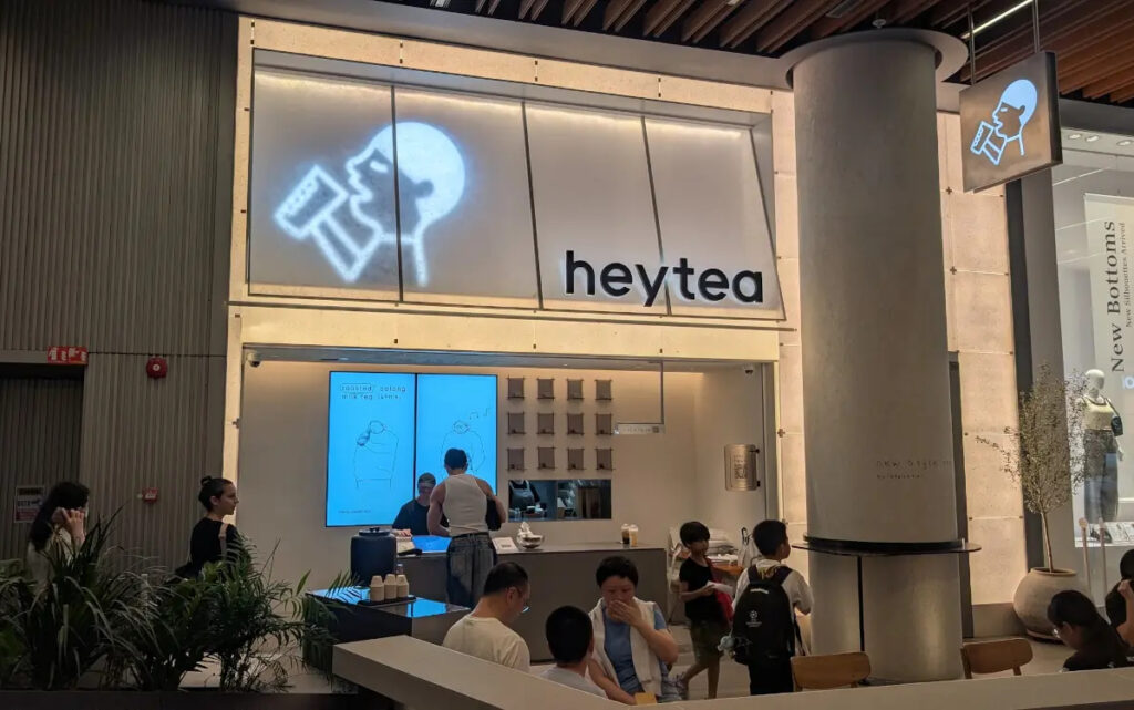 Overhead-Displays dienen der Inspiration, Promotion und Markenkommunikation. (Foto: invidis)