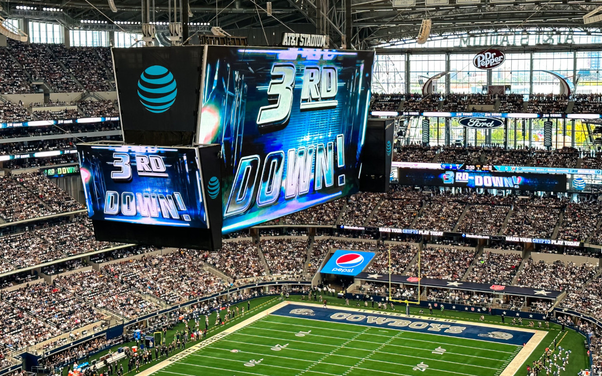 Der große Screen im AT&T Stadium (Foto: Terrance Barksdale/Pexels)