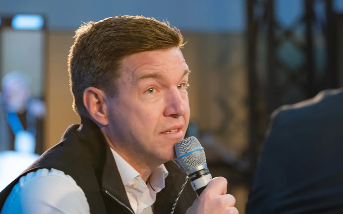 Daniel Nergård, CEO von Zetadisplay, auf dem DSS 2026 in München (Foto: invidis)