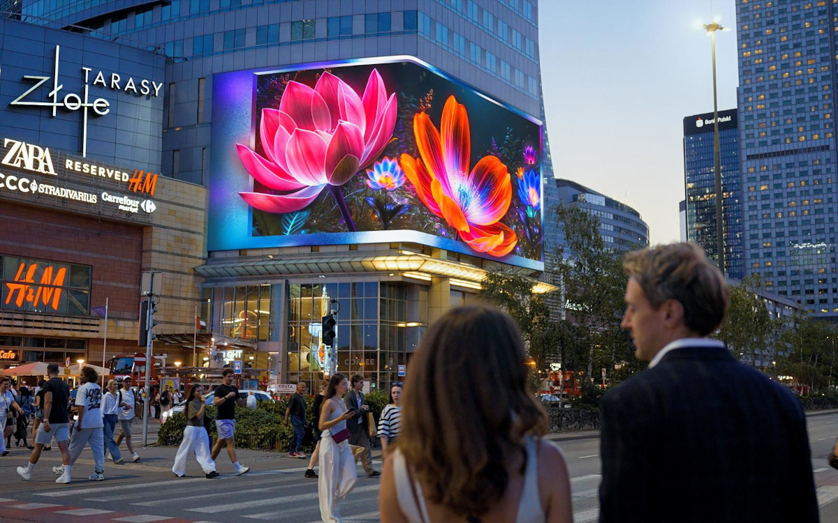 Neu in Polen: der DooH-Screen "Warsaw Stage" (Bild: Digital Network)