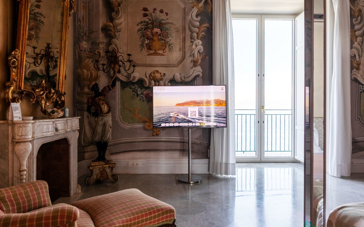 Im Fünf-Sterne-Hotel Bellevue Syrene in Sorrent ersetzen 70 Philips MediaSuite TVs von PPDS das bisherige Fernsehsystem. (Foto: PPDS)