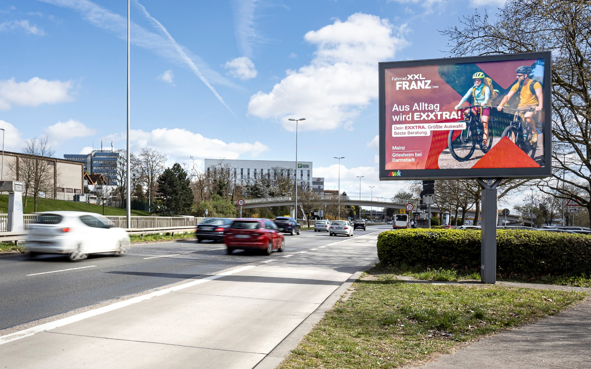 Awk startet mit der Vermarktung der OoH-Flächen in Wiesbaden. (awk AUSSENWERBUNG)