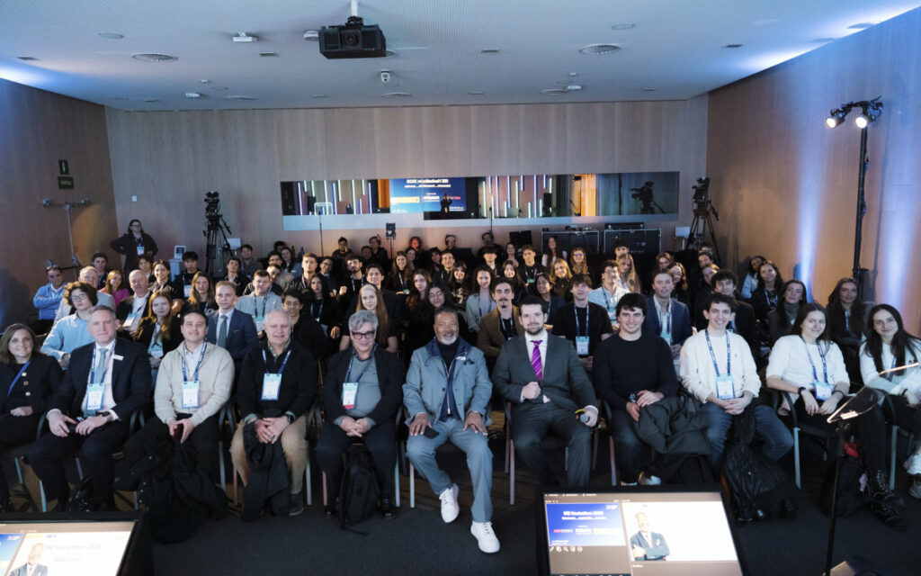 Teilnehmer und Jury zum Auftakt des ISE Hackathon 2026 (Foto: Integrated Systems Europe)