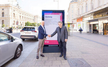Franz Solta (links), CEO bei Gewista, und Josef Kneisl, Gruppe Krisenmanagement & Sicherheit bei der Stadt Wien (Foto: gewista)