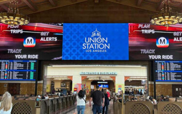 Das neue Daktronics-Display in der Union Station in Los Angeles (Foto: Daktronics)