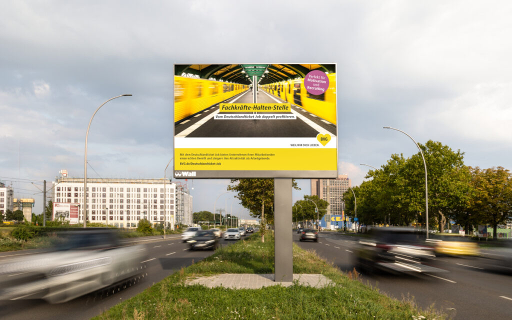 Das DCLB in der Landsberger Straße in Berlin zeigt eine BVG-Kampagne. (Foto: WallDecaux)