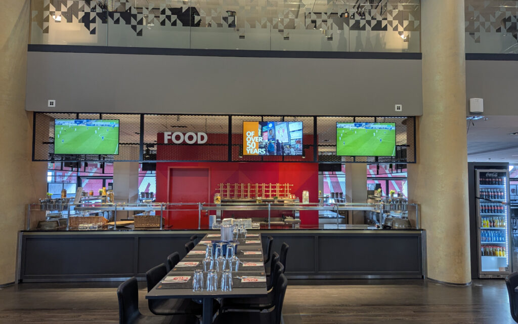 Auch im VIP-Bereich sind Iiyama-Displays installiert. (Foto: invidis)