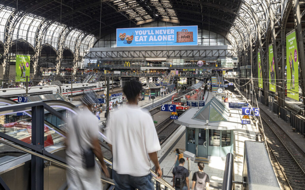 Der Slogan "You'll never eat alone" auf The Whale (Foto: It Works Group)