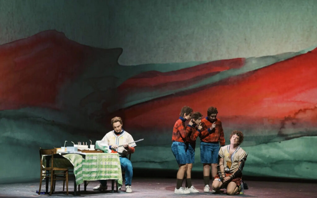 Das System errechnet mit Sensoren die Positionen der Flächen, auf die projiziert wird. (Foto: Volksoper/Marco Sommer)