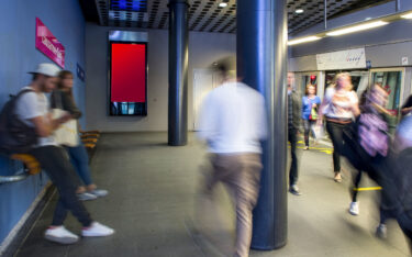Alles auf rot in Lausanne, wo APG|SGA die ÖPNV-Flächen vermarktet. (Foto: APG|SGA)