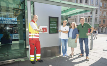 Von links: Peter Hansak, Landesrettungskommandant beim Roten Kruez, Dieter Weber, Geschäftsführer von Ankünder, Elke Kahr, Grazer Bürgermeisterin, Bernd Schönegger, Geschäftsführer von Ankünder (Foto: Fischer)