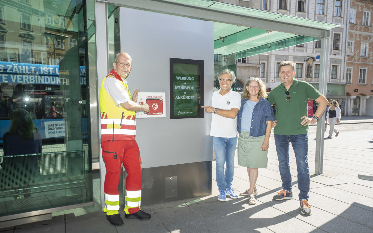 Von links: Peter Hansak, Landesrettungskommandant beim Roten Kruez, Dieter Weber, Geschäftsführer von Ankünder, Elke Kahr, Grazer Bürgermeisterin, Bernd Schönegger, Geschäftsführer von Ankünder (Foto: Fischer)
