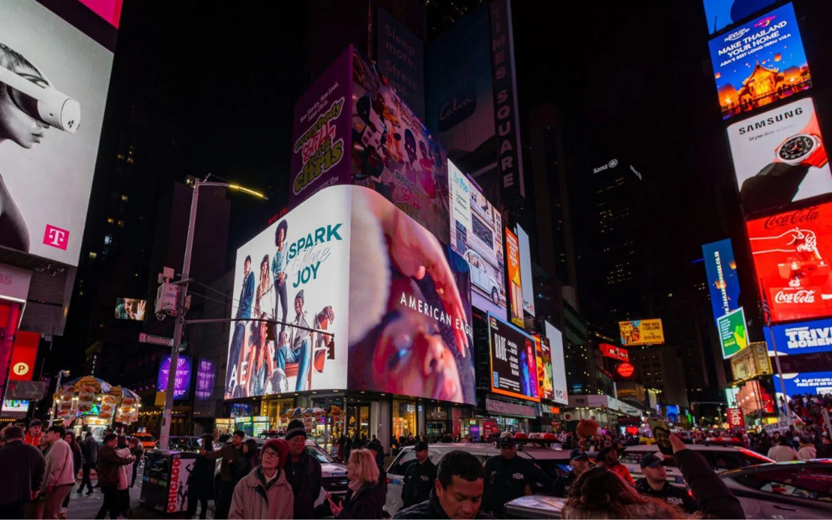 Laut Broadsign zeigt die breite Advertiser-Mischung im Programmatic-DooH-Markt einen klaren Reifeprozess. (Foto: Broadsign)