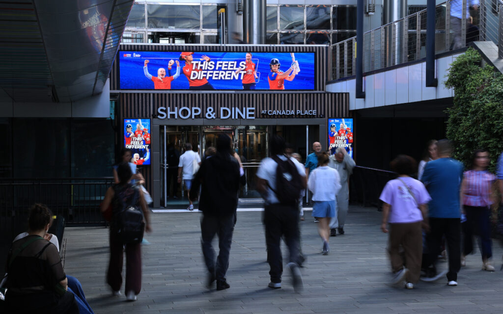 Insgesamt gibt es mehr als 40 DooH-Screen im Canary-Wharf-Netzwerk. (Foto: Ocean Outdoor)