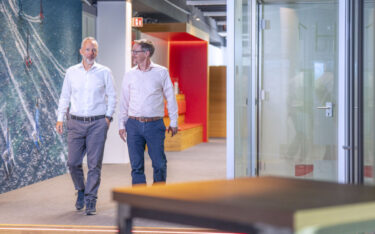 Von links: Lutz Rathmann, CEO der Product & Managed Technology Division Riedel, und Anthony Zuyderhoff, CCO bei Riedel (Foto: Riedel Communications)