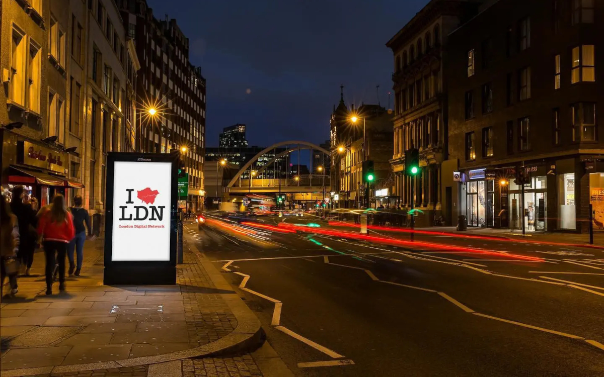 Ein DooH-Screen von JC Decaux in London (Foto: JCDecaux)