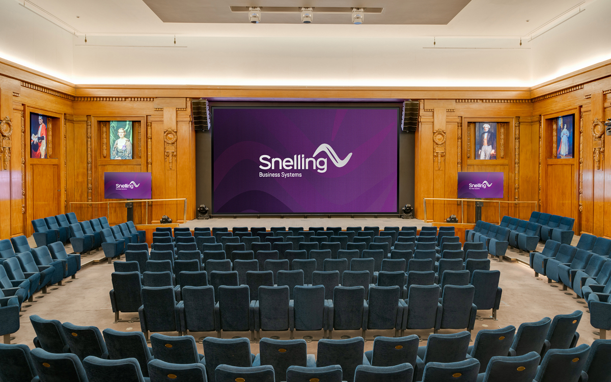 Die Directlight-Pro-LED-Wand von Leyard Europe ersetzt im Kelvin Lecture Theatre am Savoy Place die bisherige Doppelprojektion. (Foto: Leyard Europe)