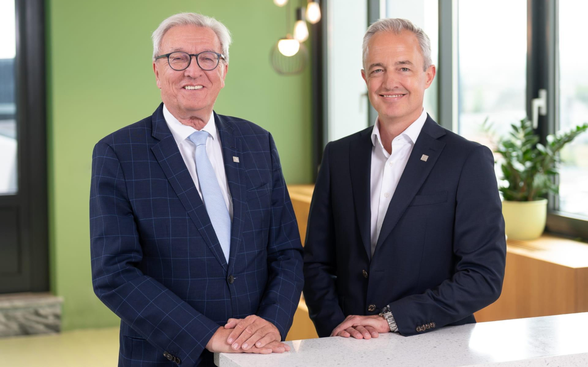 Silvio Kirchmair (links) und sein Nachfolger Christian Herbinger. (Foto: Umdasch The Store Makers)