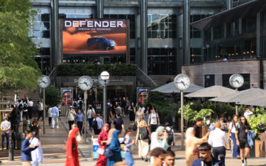 Der Screen am Reuters Plaza im Canary-Wharf-Bezirk im Osten Londons (Foto: Ocean Outdoor)