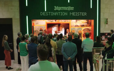 Am Frankfurter Flughafen eröffnet Jägermeister einen Pop-up-Store mit immersiven Markenerlebnis. (Foto: Media Frankfurt)