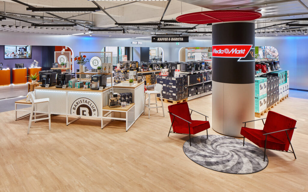Im Inneren des Tech-Village gibt es 360-Grad-Displays. (Foto: Mediamarktsaturn)