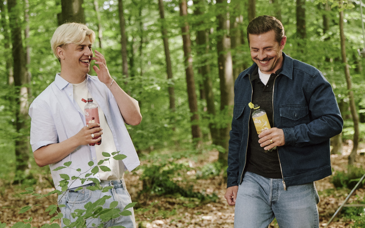 Pappaplatte (links) und Klaas Heufer-Umlauf werben für Vilsa. (Foto: VILSA)