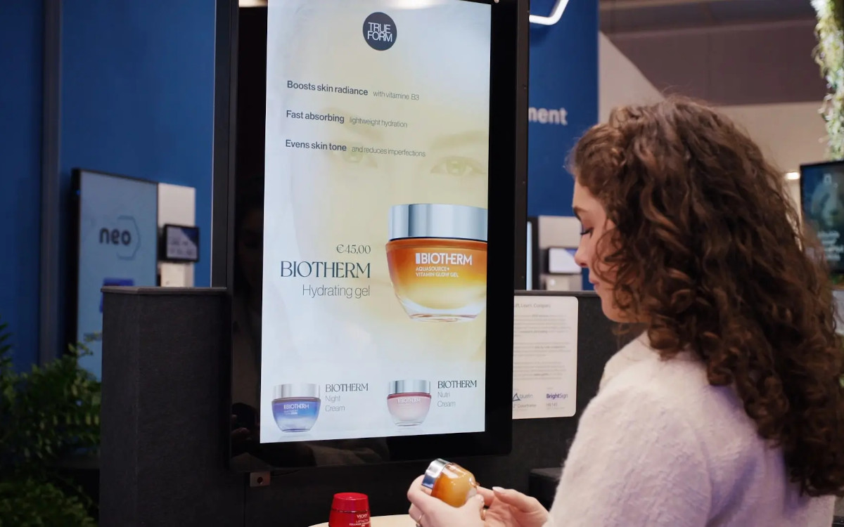Nexmosphere-Sensoren können digitale Inhalte auslösen, wenn ein Besucher ein physisches Produkt in die Hand nimmt oder mit ihm interagiert (Bild: Nexmosphere)