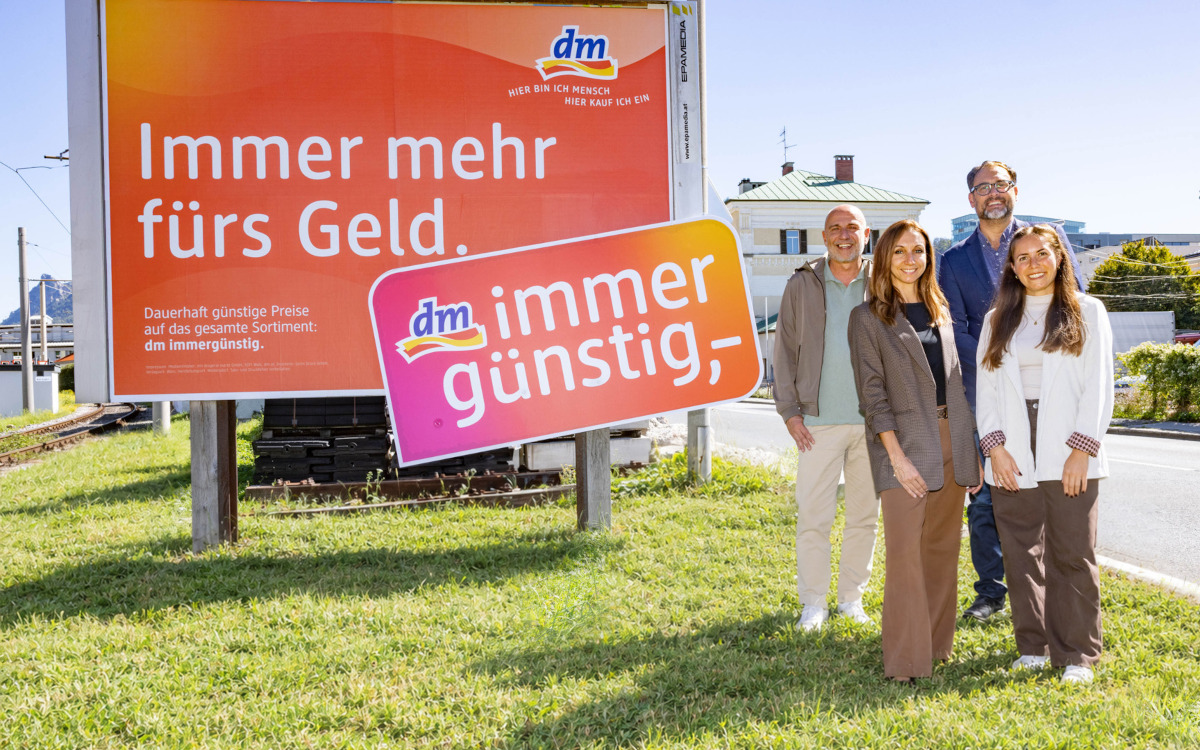 Von links: Thomas Frauenschuh (Regionalleitung Salzburg, Epamedia), Katharina Garber (Managerin Kommunikation National, DM Österreich), Rainer Eschrich (Head of Agency Sales, Epamedia, Melissa Lorenzoni (Fachkraft Klassische & Lokale Kommunikation, DM Österreich) - (Foto: EPAMEDIA)