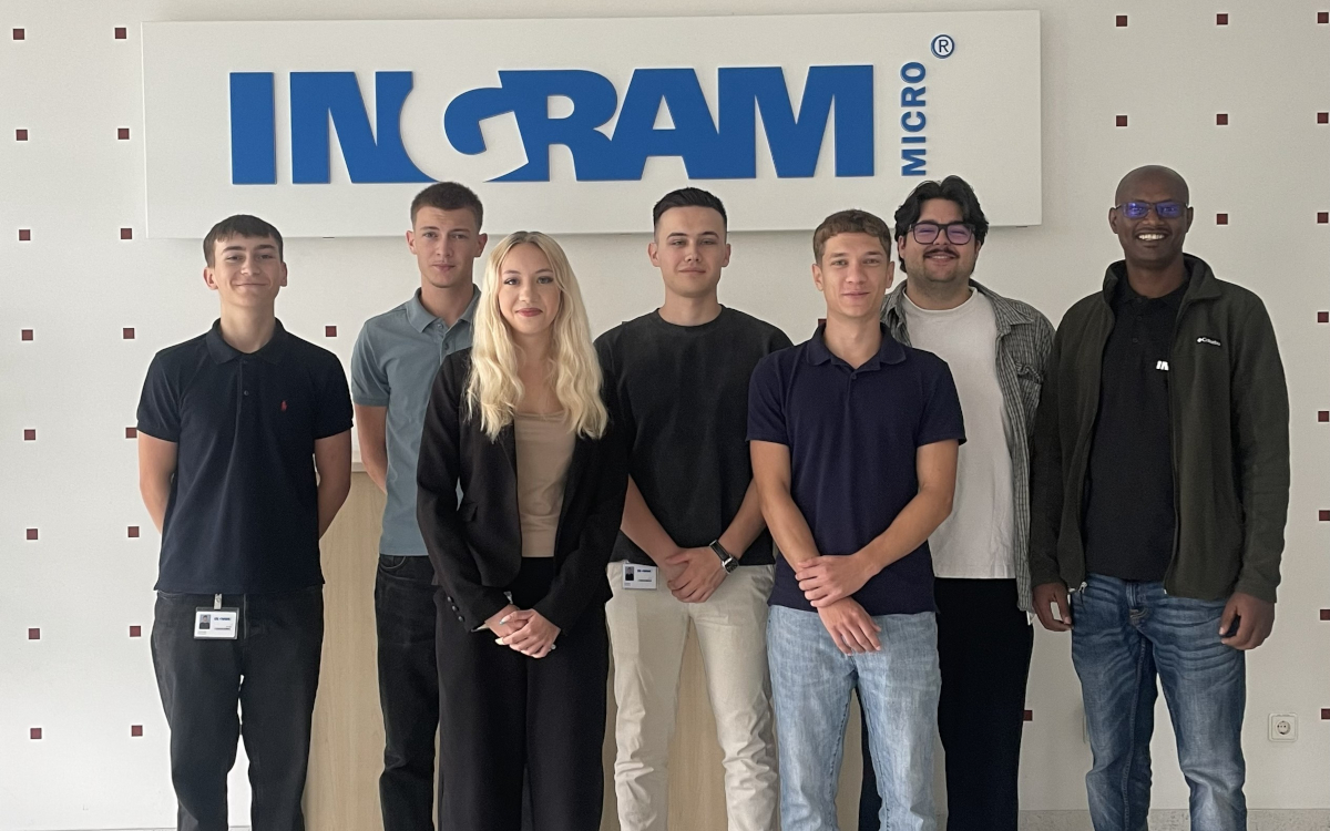 Diese Nachwuchskräfte fangen bei Ingram Micro in Straubing an. (Foto: Ingram Micro)