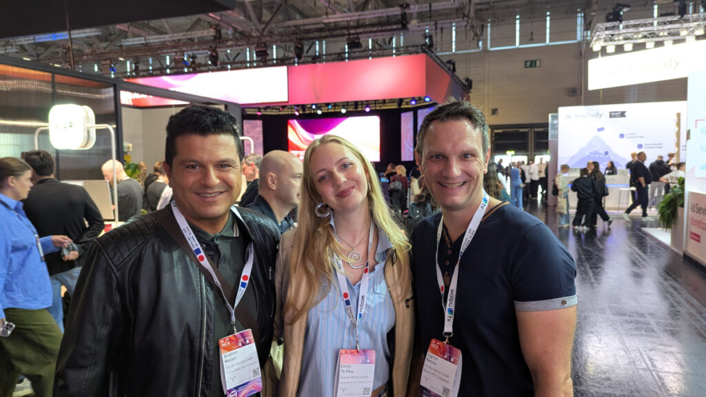 Ibrahim Mazari, Emily Te Pass und Ingmar Remus von Siccma Media (Foto invidis)