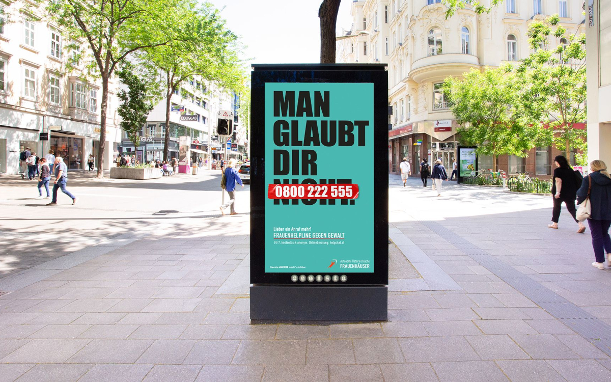 Gewista spielt Informationen zur Frauenhelpline kostenlos auf seinen DooH-Flächen aus. (Foto: Gewista)