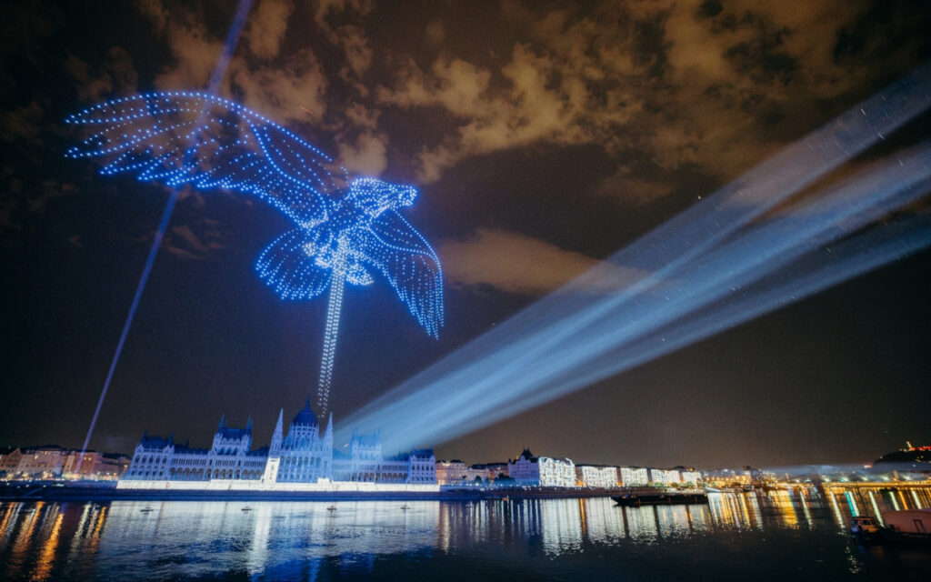 Während der Feierlichkeiten flogen auch 2.000 Drohnen durch den Budapester Nachthimmel (Foto: Panasonic)