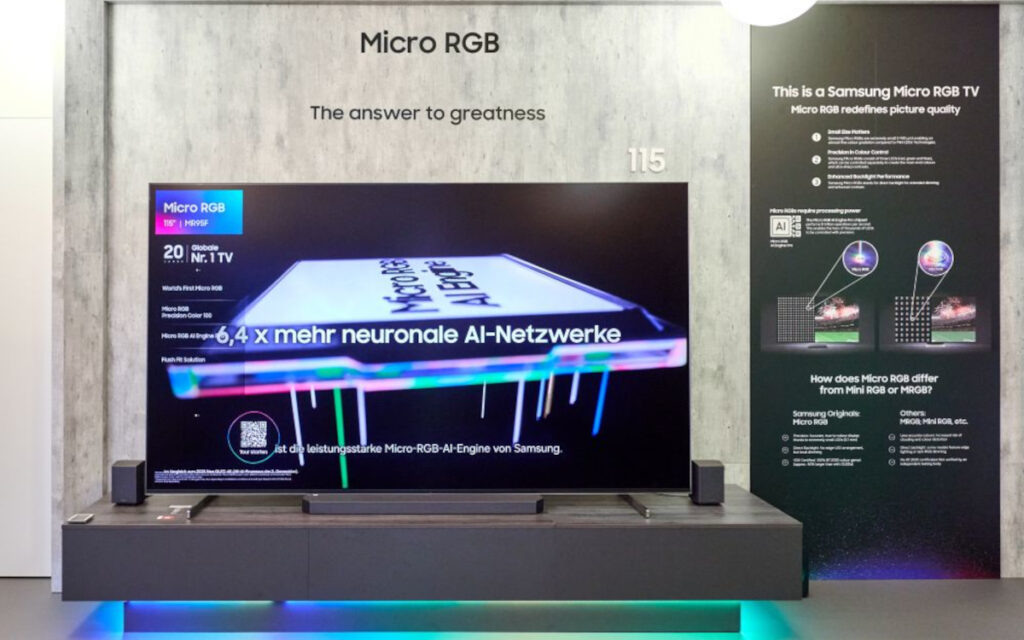 Der 115-Zoll-TV zeigt Samsungs neue Micro-RGB-Technologie mit präziser Farb- und Lichtsteuerung im Humboldt Carré. (Foto: Samsung)