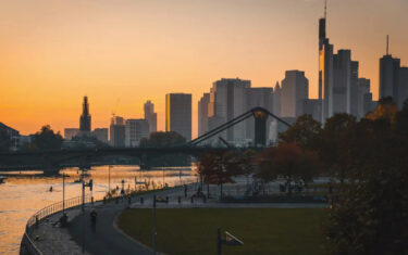 Skyline von Frankfurt (Foto: Tobias Reich/Unsplash)