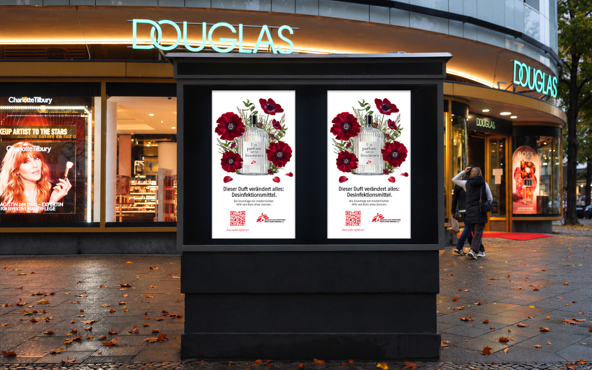 DooH-Kampagne der Ärzte ohne Grenzen vor einer Douglas-Filiale (Bild: Mediaplus)