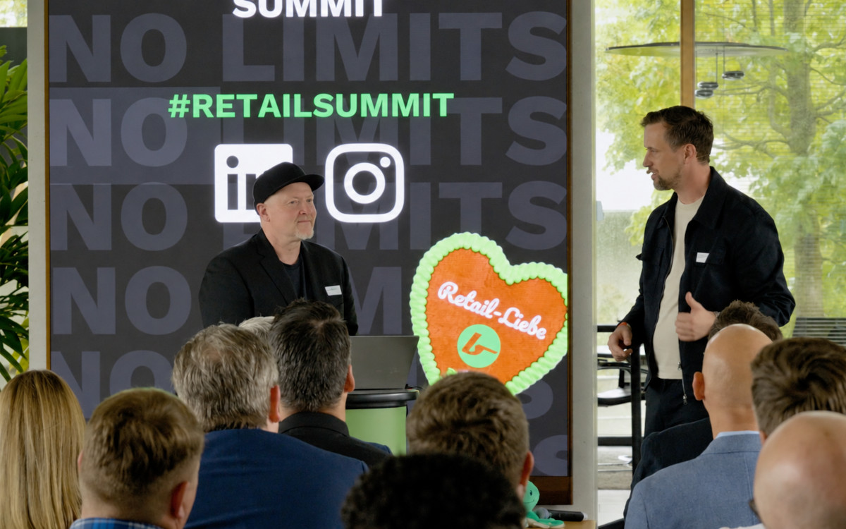 Joey Kelly (links) und Bütema-CEO Lutz Hollmann-Raabe beim Retail Summit 2026 (Foto: Bütema AG)