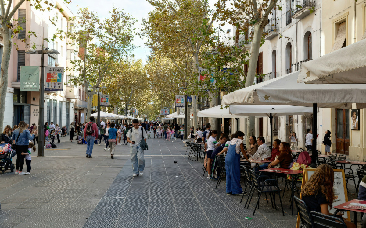 Fußgängerzone in Innenstadt (Foto: Howard Walsh/Unsplash)