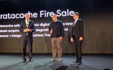 Vertiseit-CEO Johan Lind (Mitte) auf dem DSS Munich mit Florian Rotberg und Stefan Schieker von invidis. (Foto: invidis)